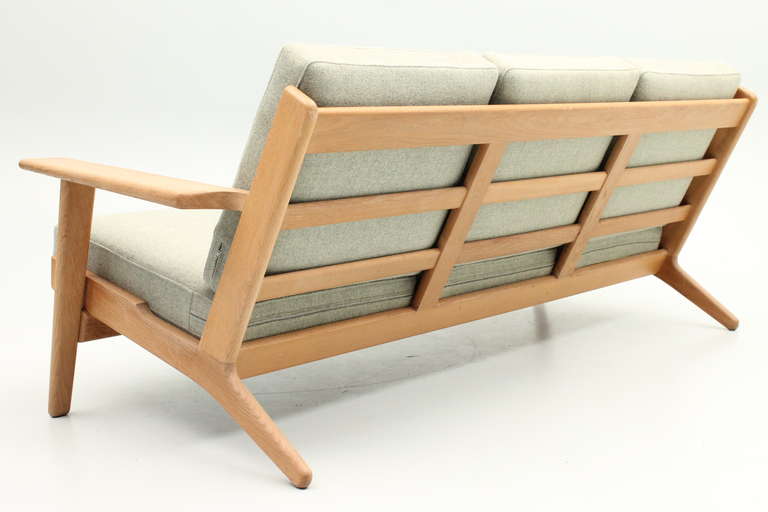 3 Seater In Oak Designed By Hans J. Wegner, Denmark In Excellent Condition In Copenhagen, DK