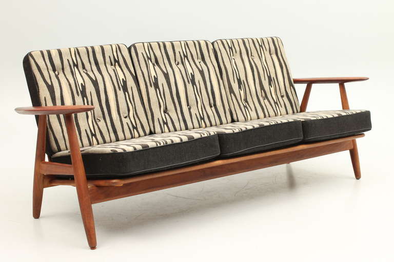 GE240 3 seat sofa in teak and oak and original spring cushions with original fabric. This very early and very original sofa is from the very first production by Getama. Designed by Hans Jørgen Wegner in the early 1950s.