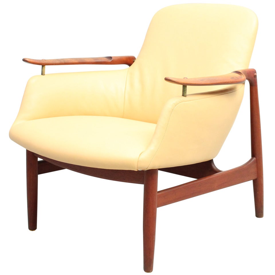 20th Century Scandinavian Design NV53 Lounger in Teak and New Leather For Sale
