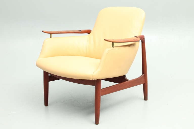 NV 53 easy chair in teak with new leather designed by Finn Juhl in 1953 and manufactured by Cabinet Maker Niels Vodder, Copenhagen, Denmark.