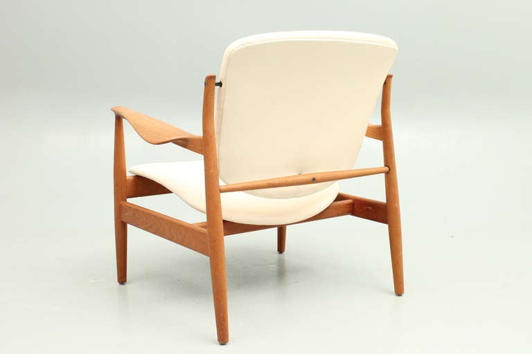 Danish Vintage FD136 Easy Chair in Teak by Finn Juhl. For Sale 1