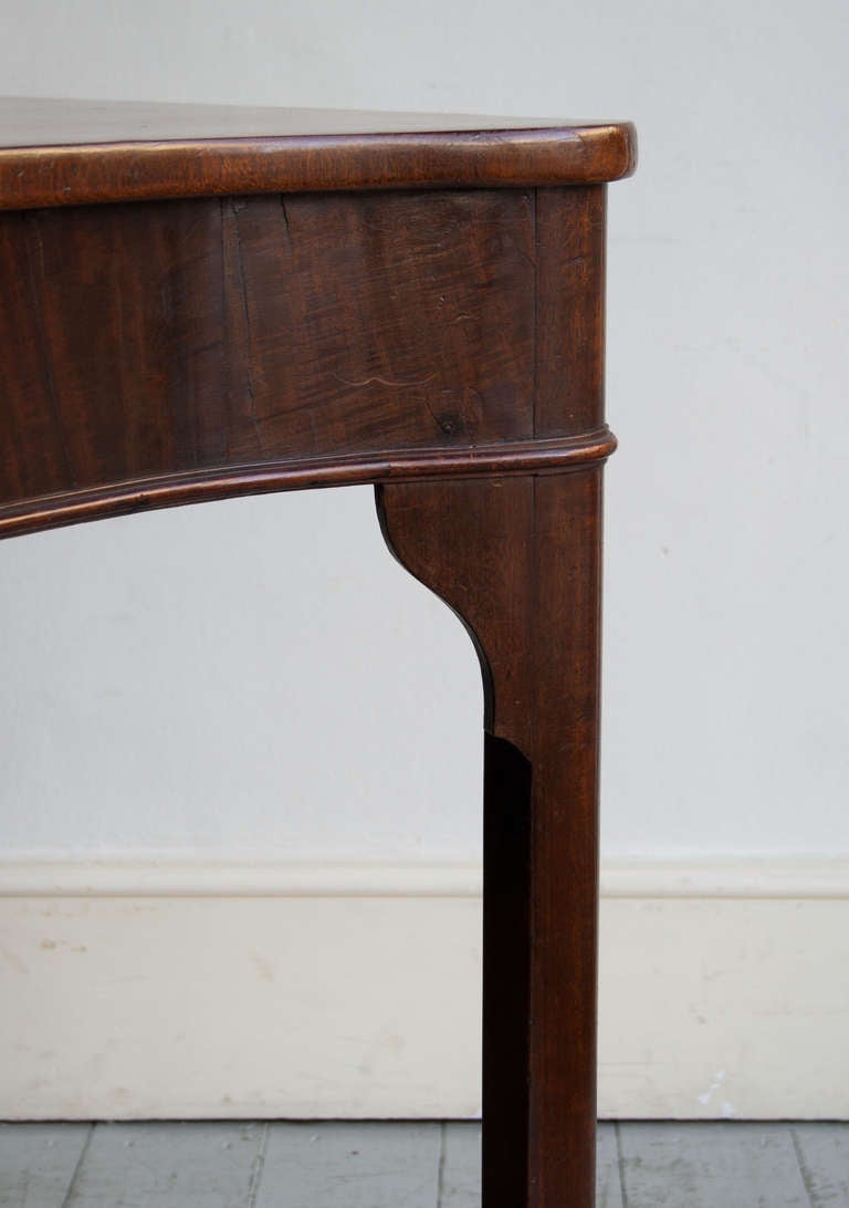 Serpentine 18th Century Mahogany Console Table For Sale 1