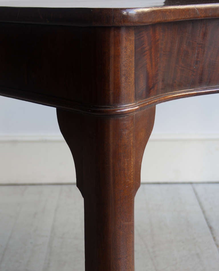 Serpentine 18th Century Mahogany Console Table In Excellent Condition For Sale In London, GB