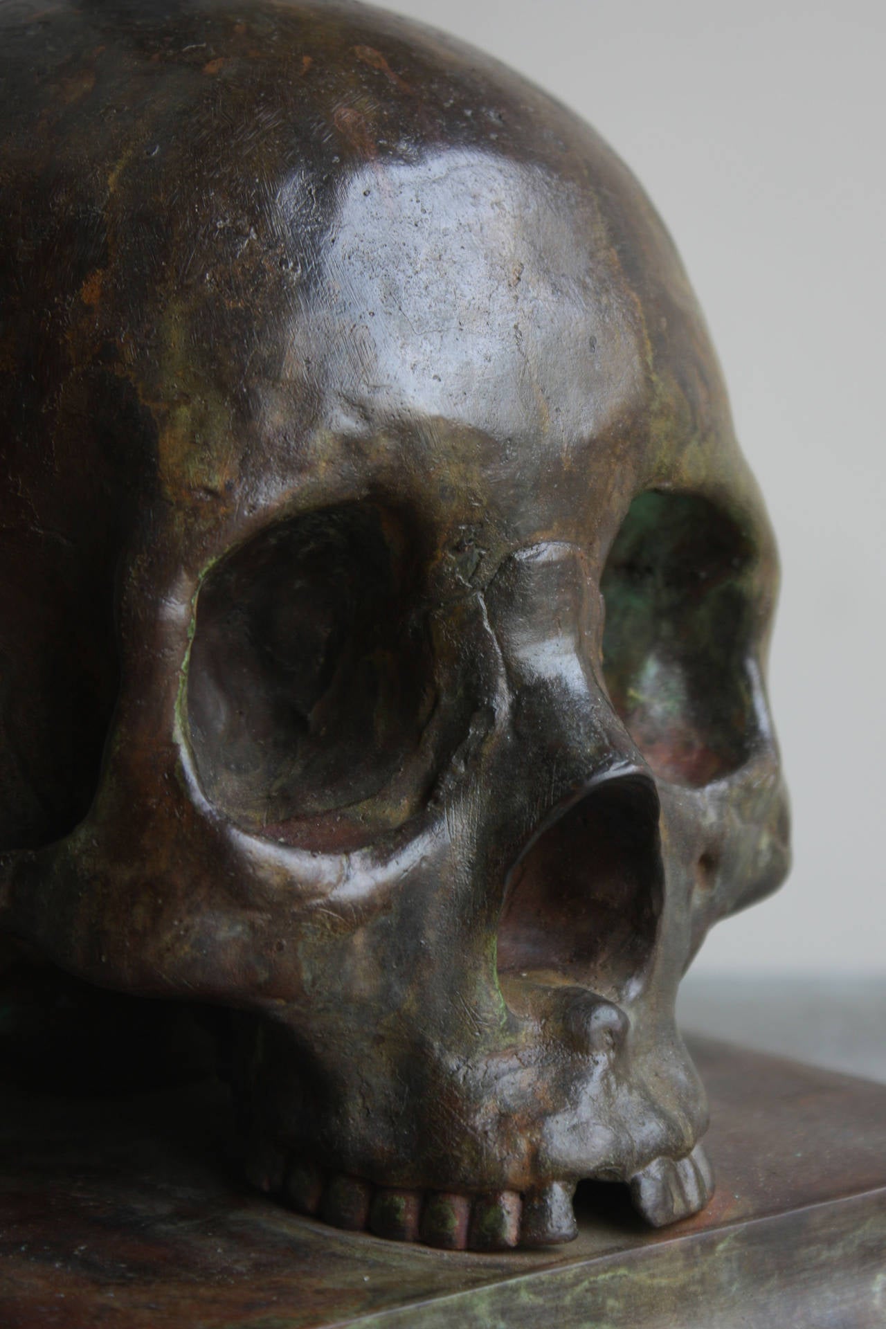 Cast Bronze Skull Lamp In Excellent Condition For Sale In London, GB