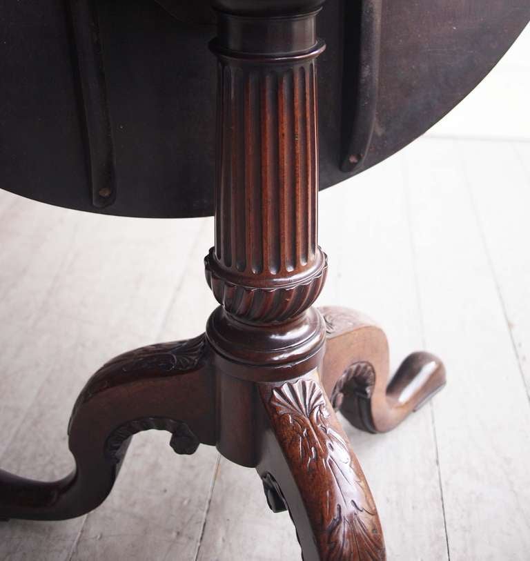 George II Mahogany Tripod Table In Excellent Condition For Sale In London, GB