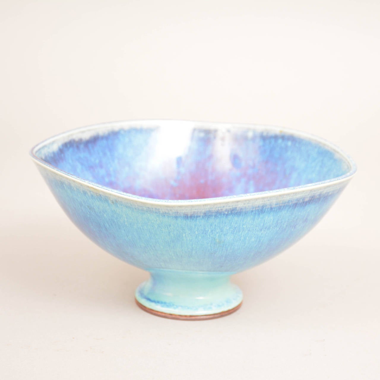 A stunning stoneware bowl by Berndt Friberg for Gustavsberg. A perfect example of the Aniara-glaze. This bowl is signed and dated, N for 1972. Given that the shape of the bowl is not square nor round the diameter varies.