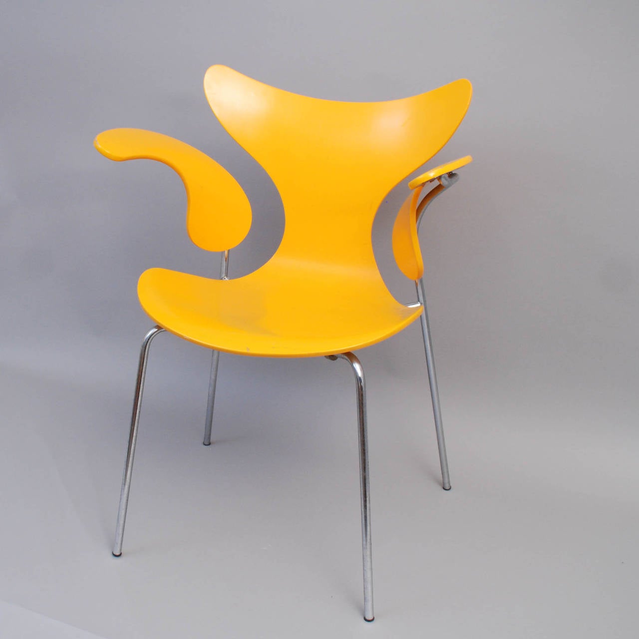 The 3208 chair, The Seagull is also known as The Lily. Designed by Arne Jacobsen for Fritz Hansen, Denmark in 1970. This chair, in sunny yellow, produced in 1976.