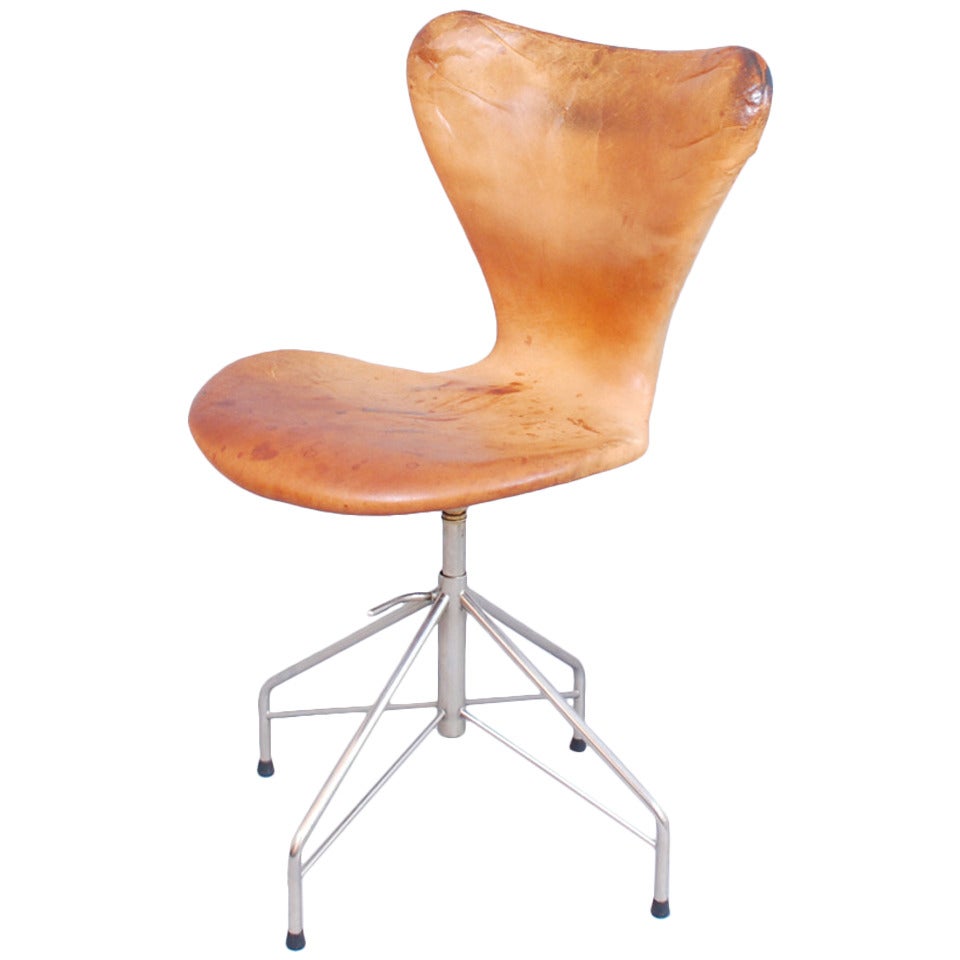Original Leather Swivel Chair by Arne Jacobsen