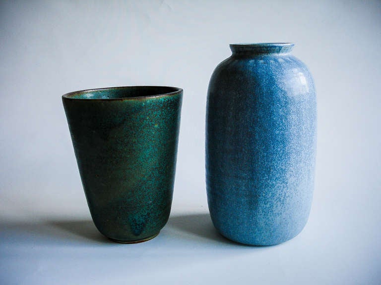 In 1929 artist Arne Bang set up workshop at Holmegaard Glassworks, where his brother Jakob had been appointed artistic director.

The blue vase was presented in the 1932 catalogue and bear the early HG-marking (9