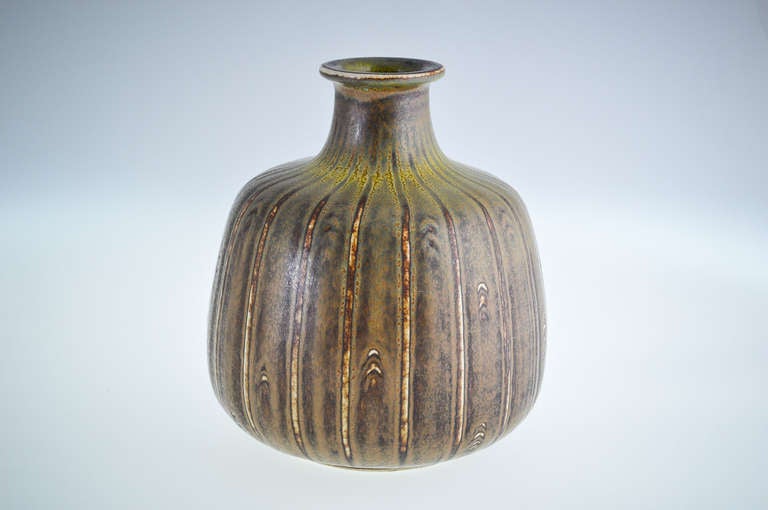 Rare large Thorsson handturned jar from the Royal Copenhagen workshop. Lucent 50ies Solfatara glaze. Collectible and decorative.