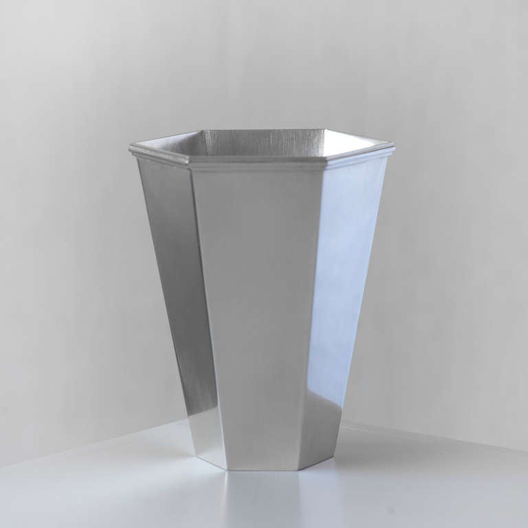 A six cornered vase  in sterling silver sign Wiwen Nilsson AN L Q9=1966 STERLING SWEDEN Fo. H 13 cm W 11c