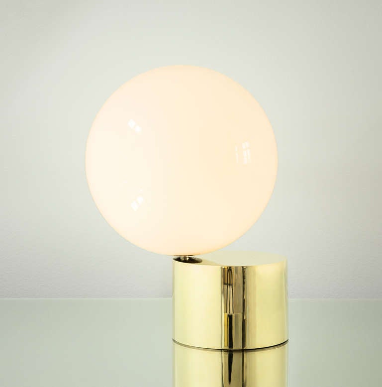Tip of the tongue table lamp. Brass and opaline glass.