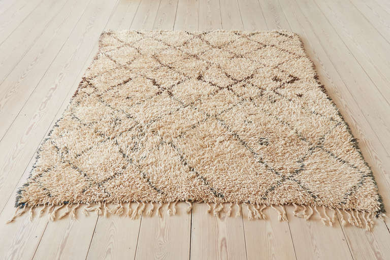 Beautiful, large Beni Ouarain rug. Lozenge pattern in green/grey and brown on caramel background.