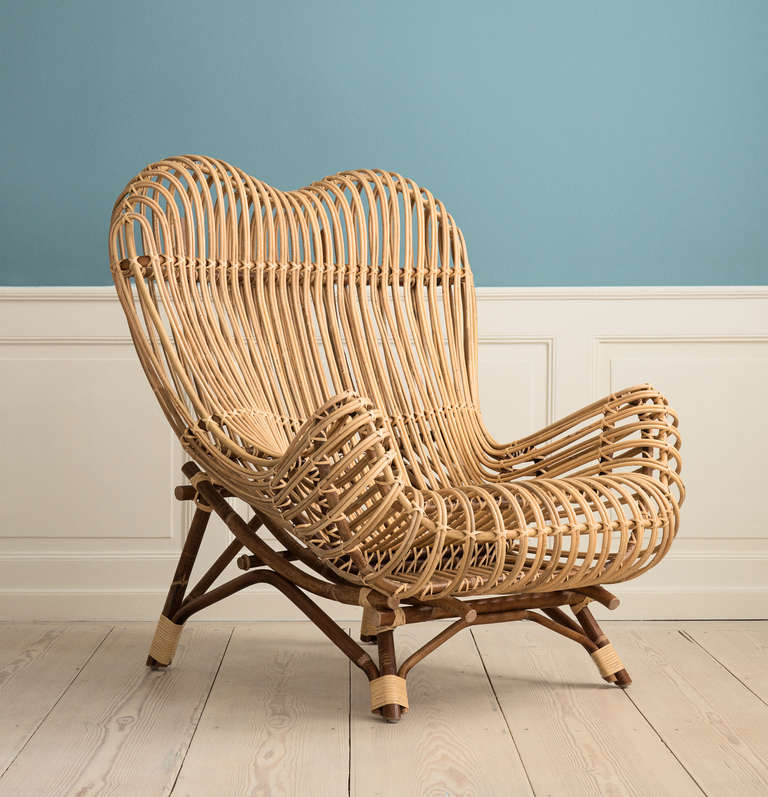 The sculptural Gala wicker lounge chair was designed by Franco Albini in the 1950s and produced by Vittorio Bonacina. Contemporary production by Vittorio Bonacina.
