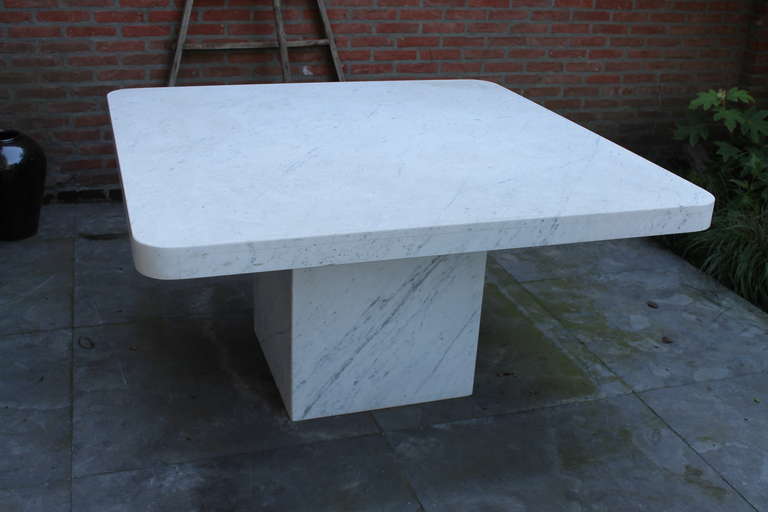 Carrara marble dining table of Jan des Bouvrie from the 1970s.