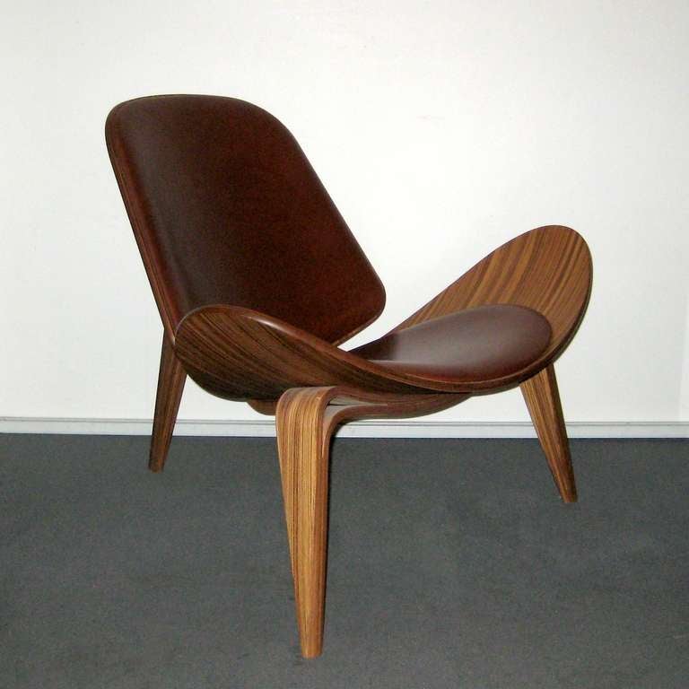 Beautiful Hans J. Wegner chair in zebrano wood from 2008. The chair is number 99 out of 250 - Sold with certificate of authentication from manufacturer Carl Hansen & Son