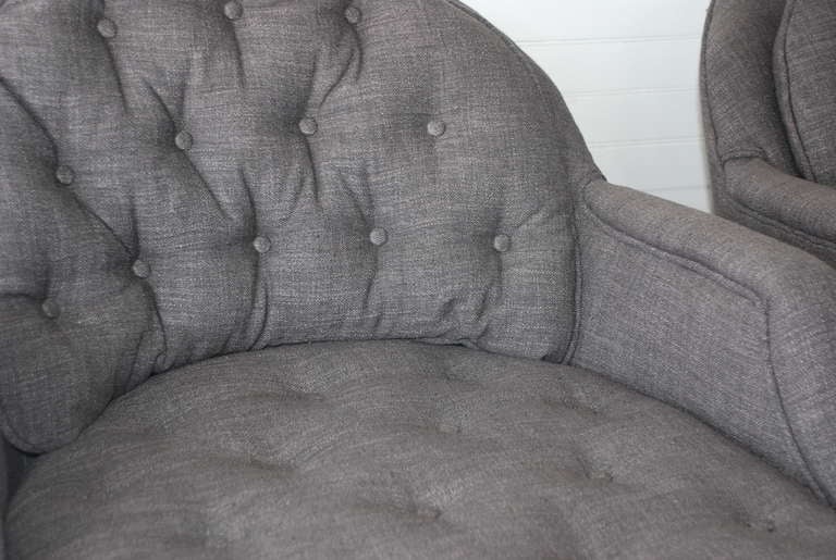 Pair of Kittinger Club Chairs with Casters In Excellent Condition In Morristown, NJ