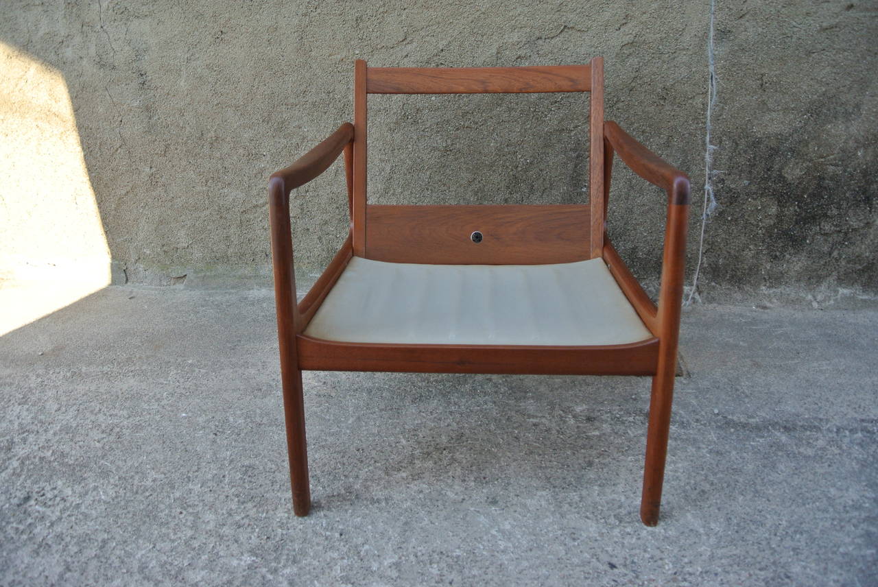 Easychair by Ole Wanshcer for John Stuart In Excellent Condition For Sale In Morristown, NJ