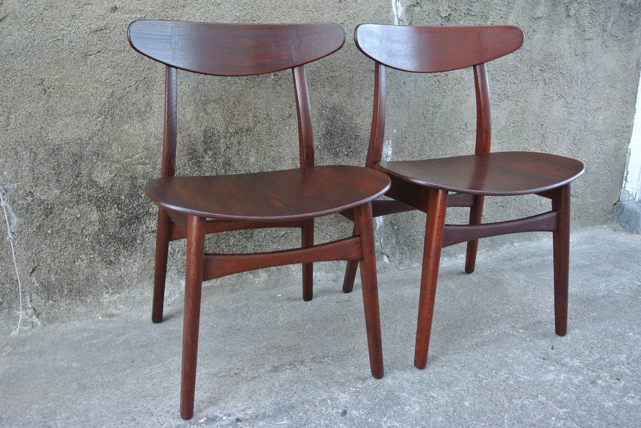 Mid-Century Modern Pair of CH-30 Chairs by Hans Wegner