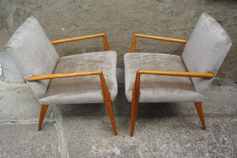 Beautiful pair of armchairs by T.H. Robsjohn-Gibbings for Widdicomb. The chairs have been newly reupholstered in beige velvet.