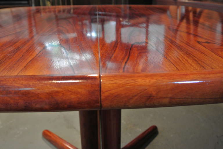Niels Moller Sculpted Rosewood Dining Table In Excellent Condition For Sale In Morristown, NJ
