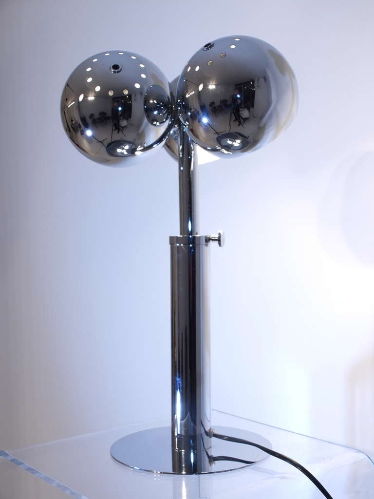 An exceptional quality 1970s table lamp adjustable in height with three rotating
ball-spot lamps, signed J. Bouvier a Paris and manufactured by Boyer.