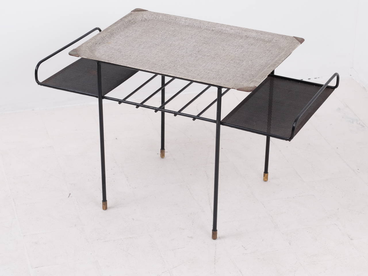 Table Rigitule basse Mathieu Matégot avec plateau