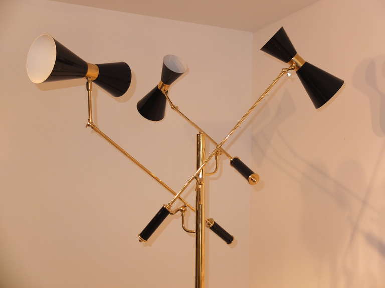 Mid-20th Century Arredoluce Brass and Black Lacquered Double Reflectors, Triennale Floor Lamp