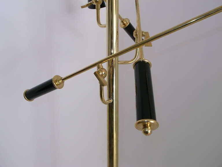 Arredoluce Brass and Black Lacquered Double Reflectors, Triennale Floor Lamp In Excellent Condition In London, GB