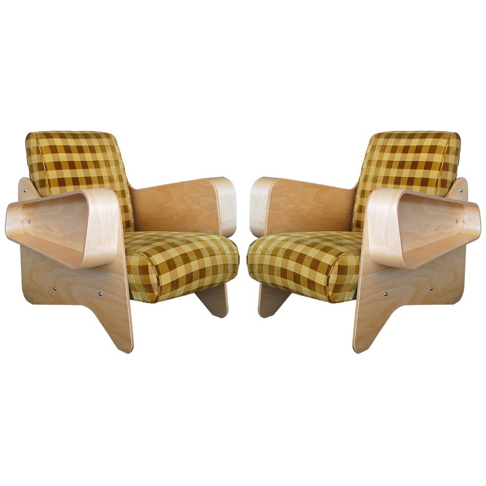 Pair of Marcel Breuer "Ventris" Chairs For Sale