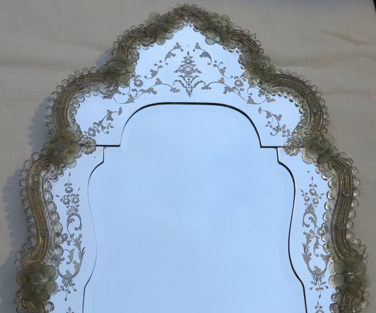 Miroir crête de Veronese avec un miroir biseauté au centre en vente 1