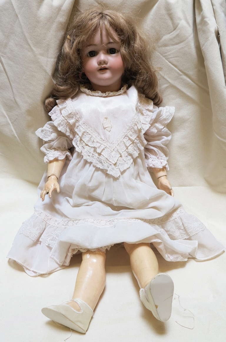 doll brand DEP # 14 Germany 99 body Heinrich Handwerk 5 1/2
real hair in good condition except one finger to repair
Original clothes