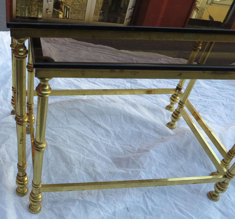 Two Golden Metal Nesting Tables In Good Condition In Paris, FR