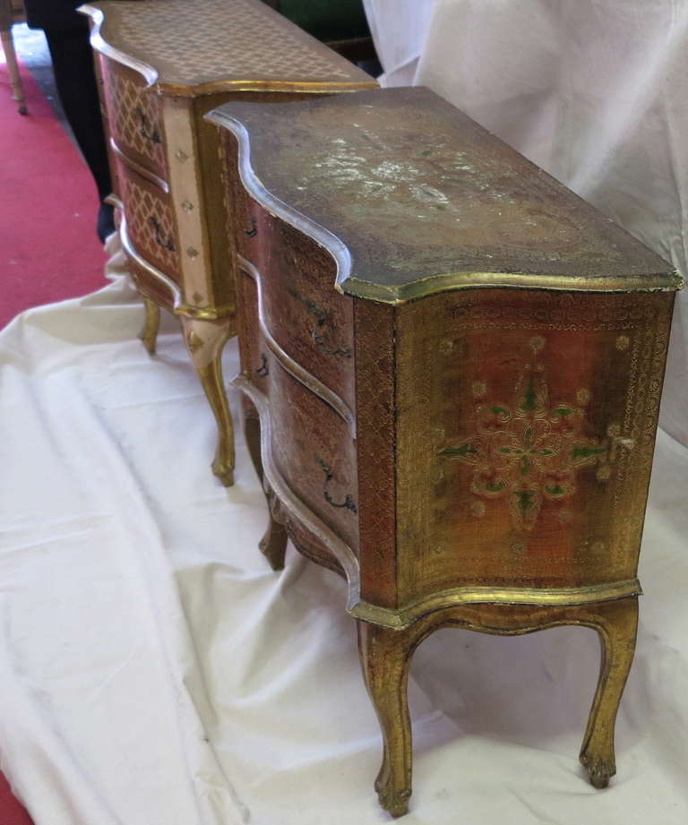 Two Italian Gilt Wood Commodes In Good Condition In Paris, FR