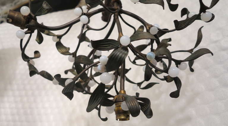 Mistelzweig-Kronleuchter aus Bronze (Französisch)