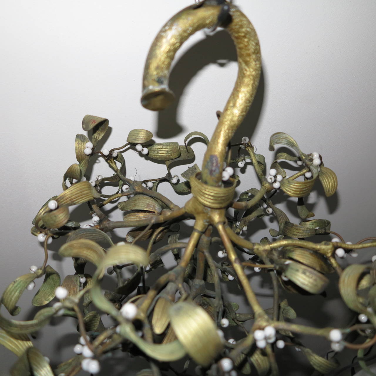 Polish Ball of Mistletoe Art Nouveau Bronze with Four Bulbs and Pearls Opaline In Good Condition For Sale In Paris, FR