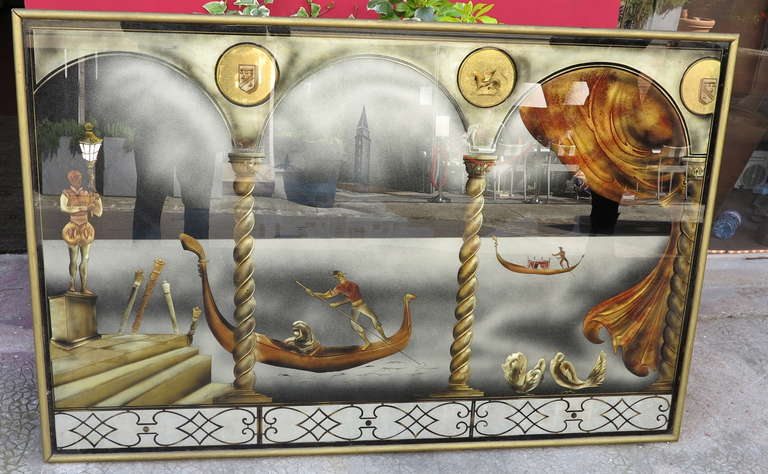 Geschnitzte Platte Glas Eglomise und bunt, Blattgold, Emblem des geflügelten Löwen von Venedig, die Liebe durch die beiden Tauben symbolisiert, um 1950, in einem Zustand der Nutzung