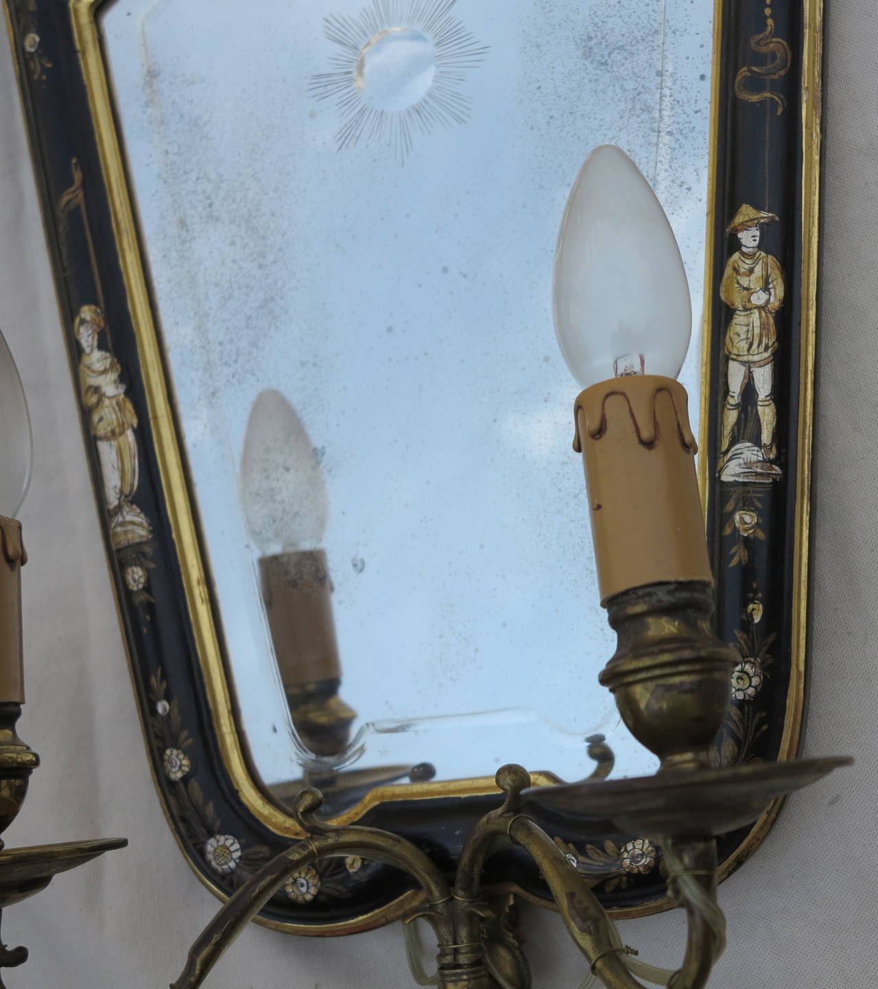 Pair of wooden wall lamps lacquered with decoration in the Chinese, mirror Venice with decoration sun, two arms of light in brass circa on 1950, good condition.