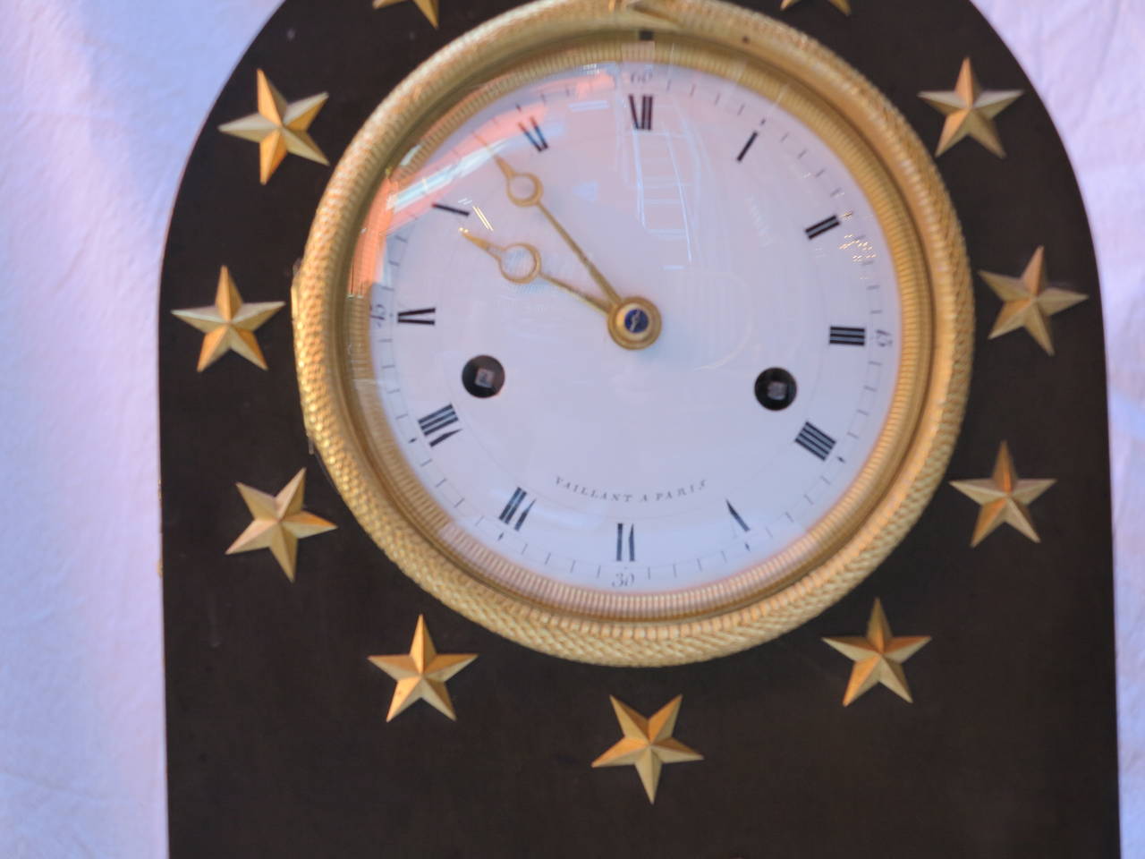 Bronze Le répertoire des horloges d'époque 1795 avec Ouroboros en bronze bicolore a été réalisé en en vente