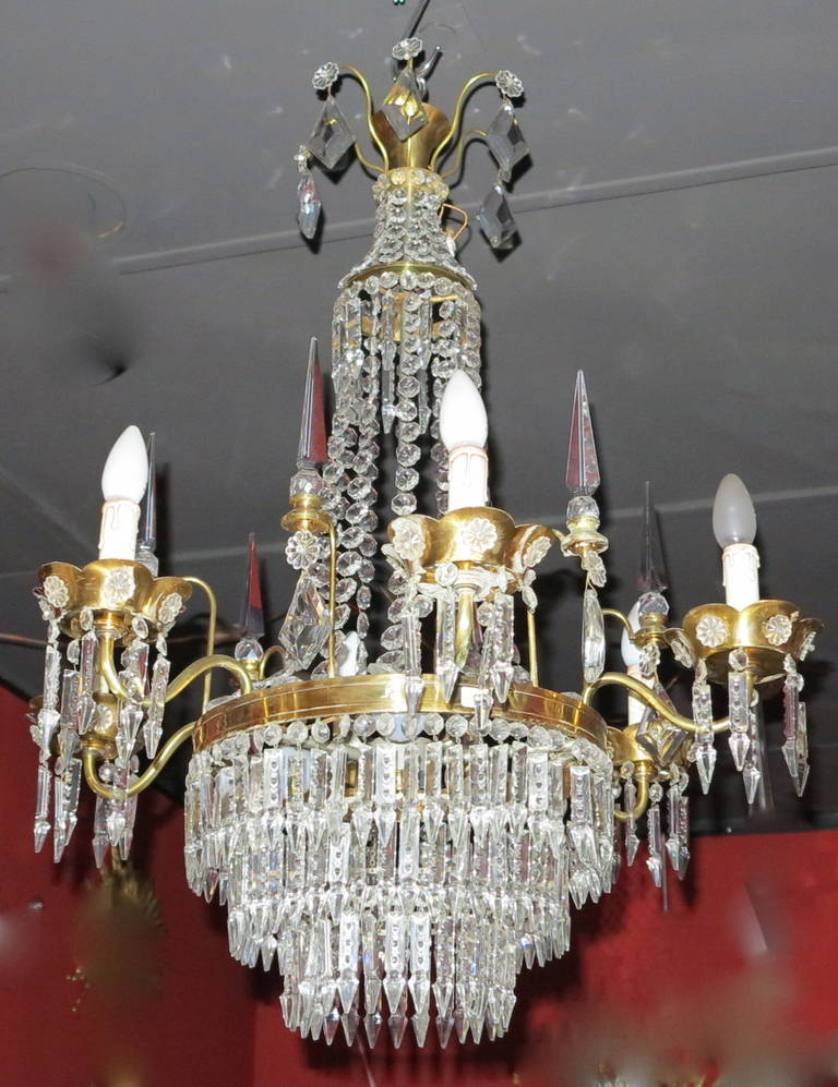 Lampadario in ottone e bronzo con 6 travi a coppa e pugnali di cristallo