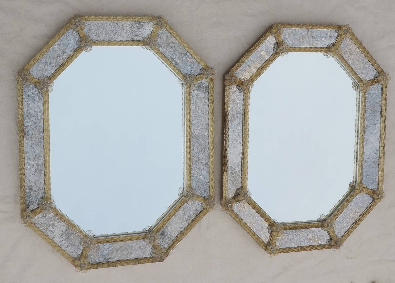 Pair of Mirrors decorated with golden flowers guilted with gold and barettes twisted parecloses is in aged mirror silvered and oxidized
Good condition, circa on 1950