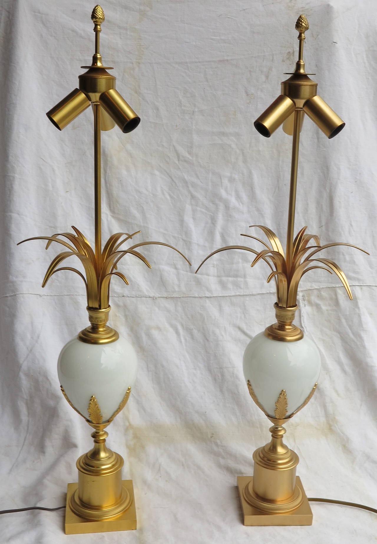 Pair of Charles style lamps in white opaline gilt iron
manufacture 1970 in good condition
