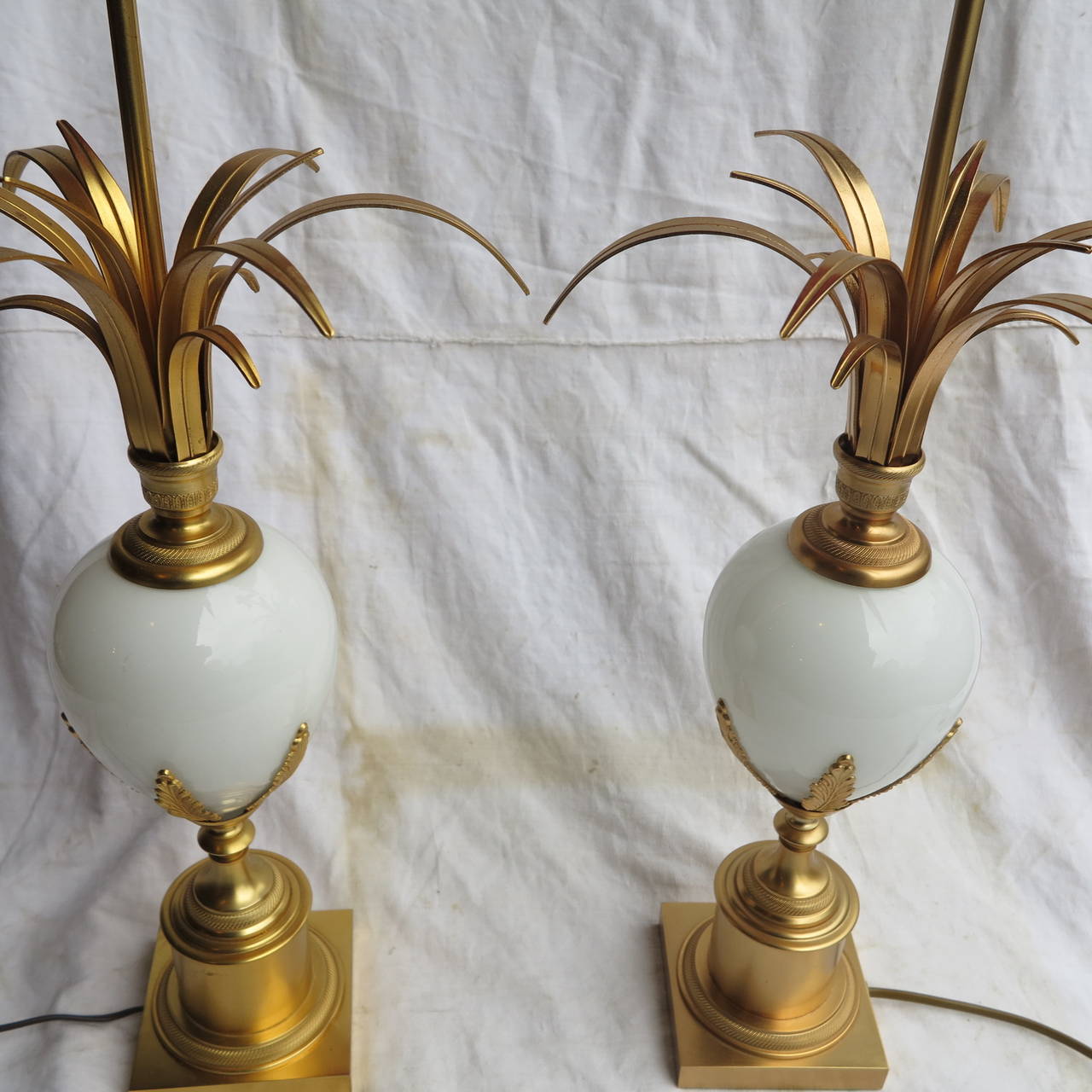 French 1970' Pair of Table Lamps in the Style of Maison Charles With White Opaline