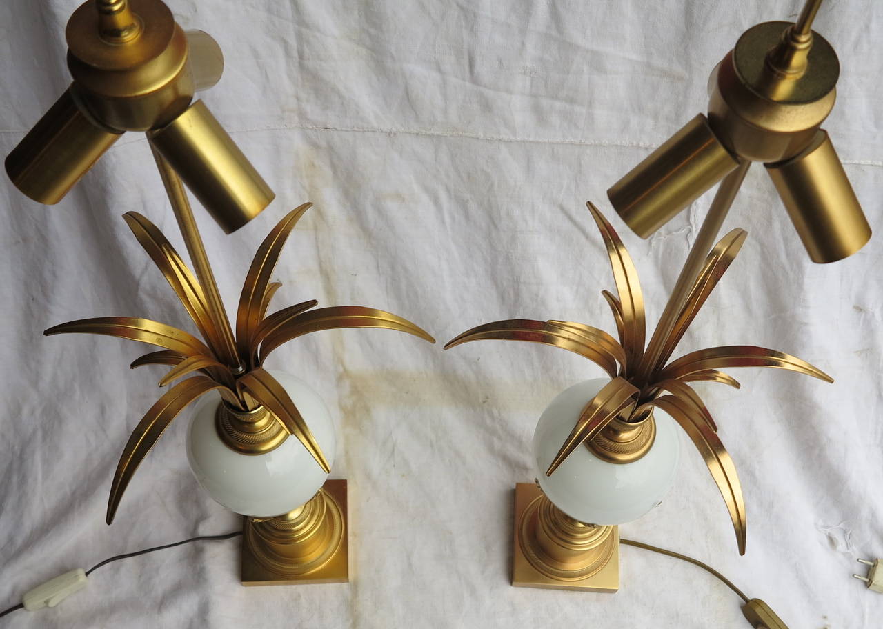 1970' Pair of Table Lamps in the Style of Maison Charles With White Opaline In Good Condition In Paris, FR