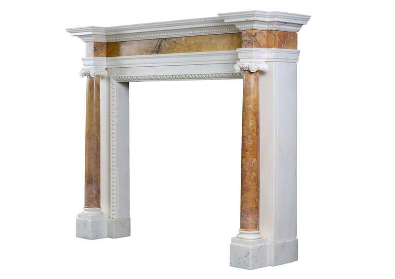 English George II Siena and Statuary Marble Chimneypiece In Good Condition For Sale In London, GB