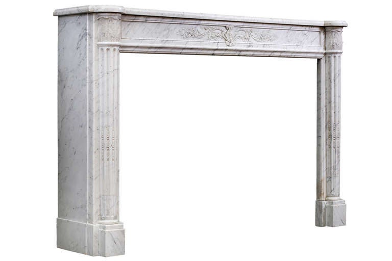 18th Century French Louis XVI Fireplace Mantel in Veined Statuary Marble For Sale 4