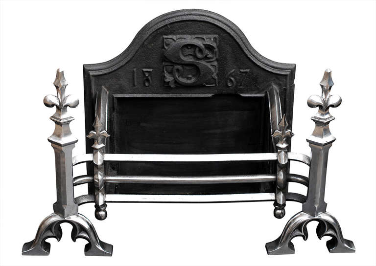 British Mid-19th Century Neo-Gothic Cast Iron Fire Grate For Sale