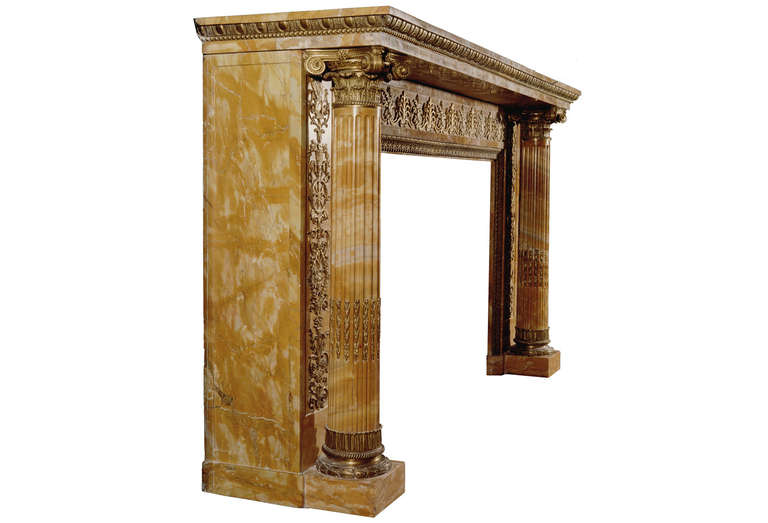 Français Rare cheminée française de style Empire napoléonien en marbre de Sienne en vente