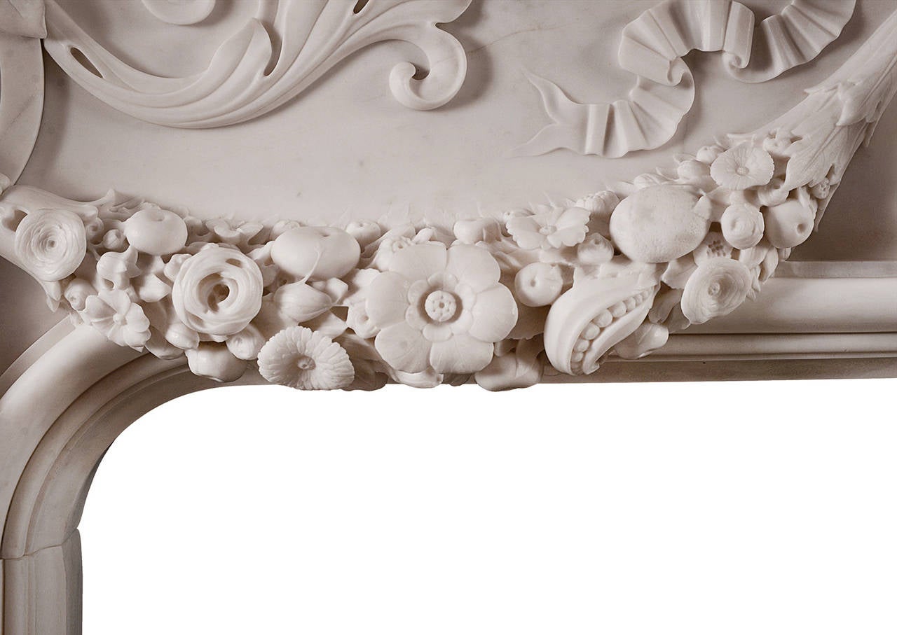 Italienischer Kaminsims aus Bildhauermarmor im Barockstil im Angebot 3
