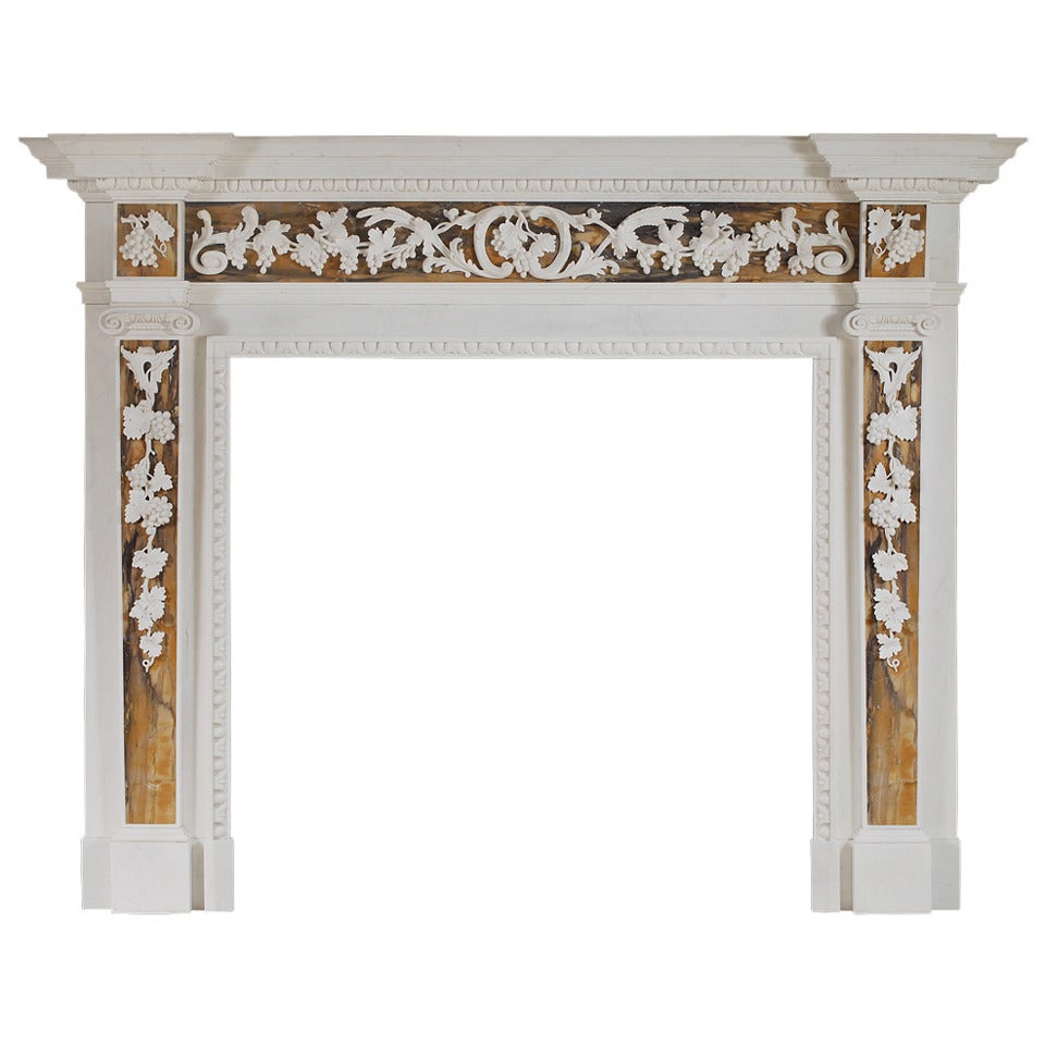 Englischer Kaminsims aus weißem Marmor im George-II-Stil mit Siena-Intarsien